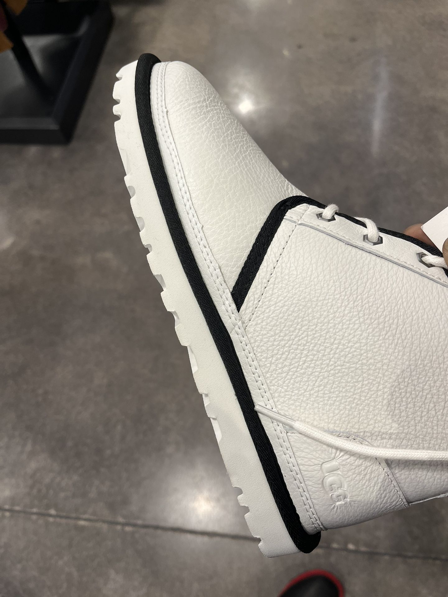 Ugg Boots Brand New All White n Black 120$