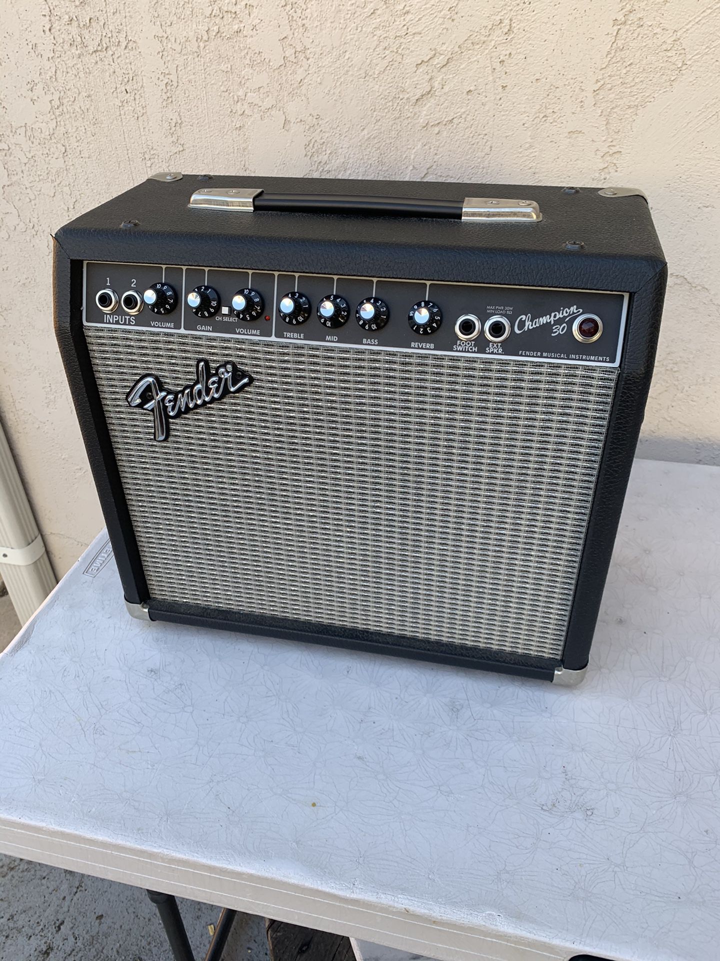 Fender champion 30 amplifier acoustic or electric guitar and pedals