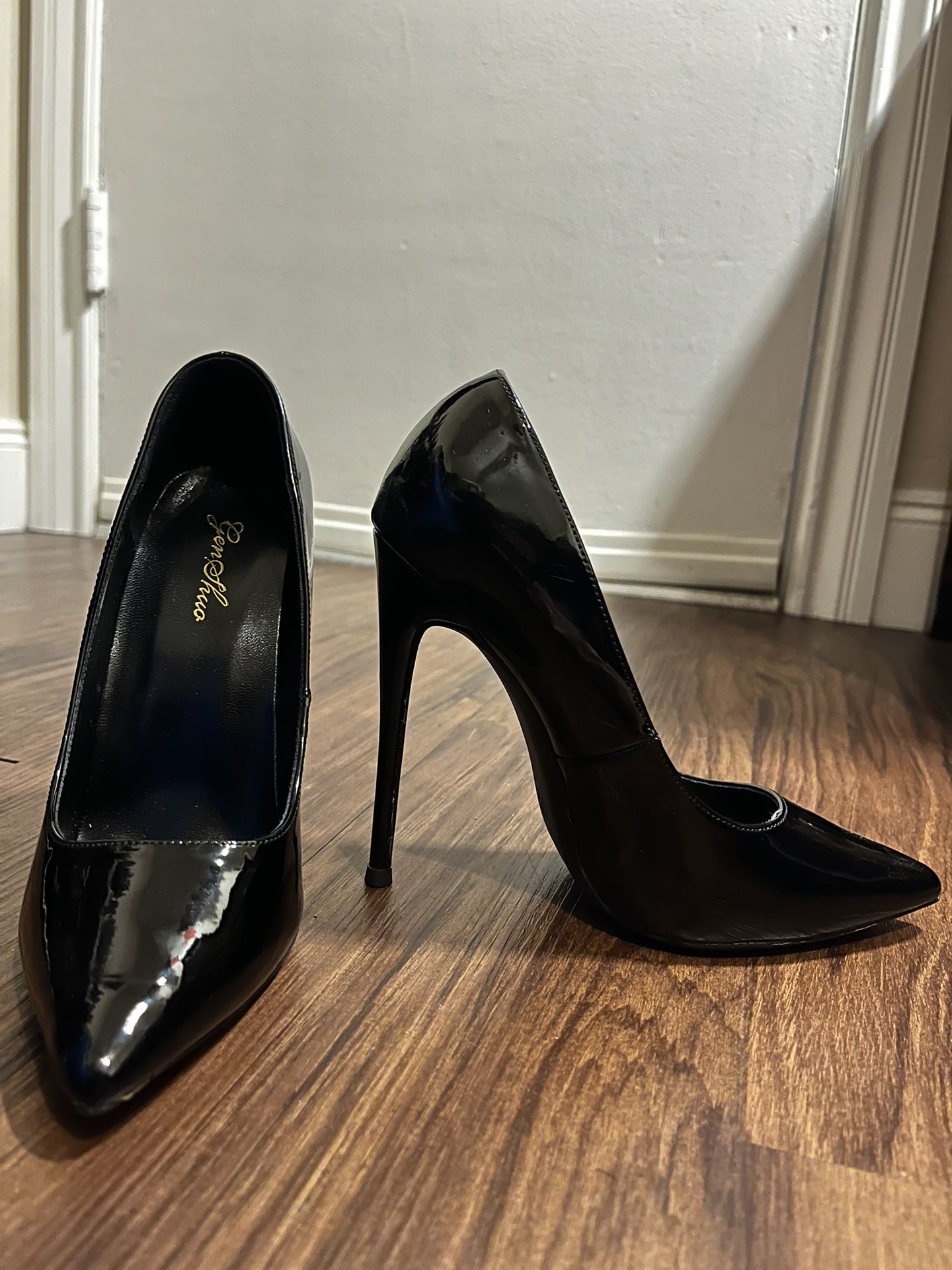 Stiletto Heels Black Size 6