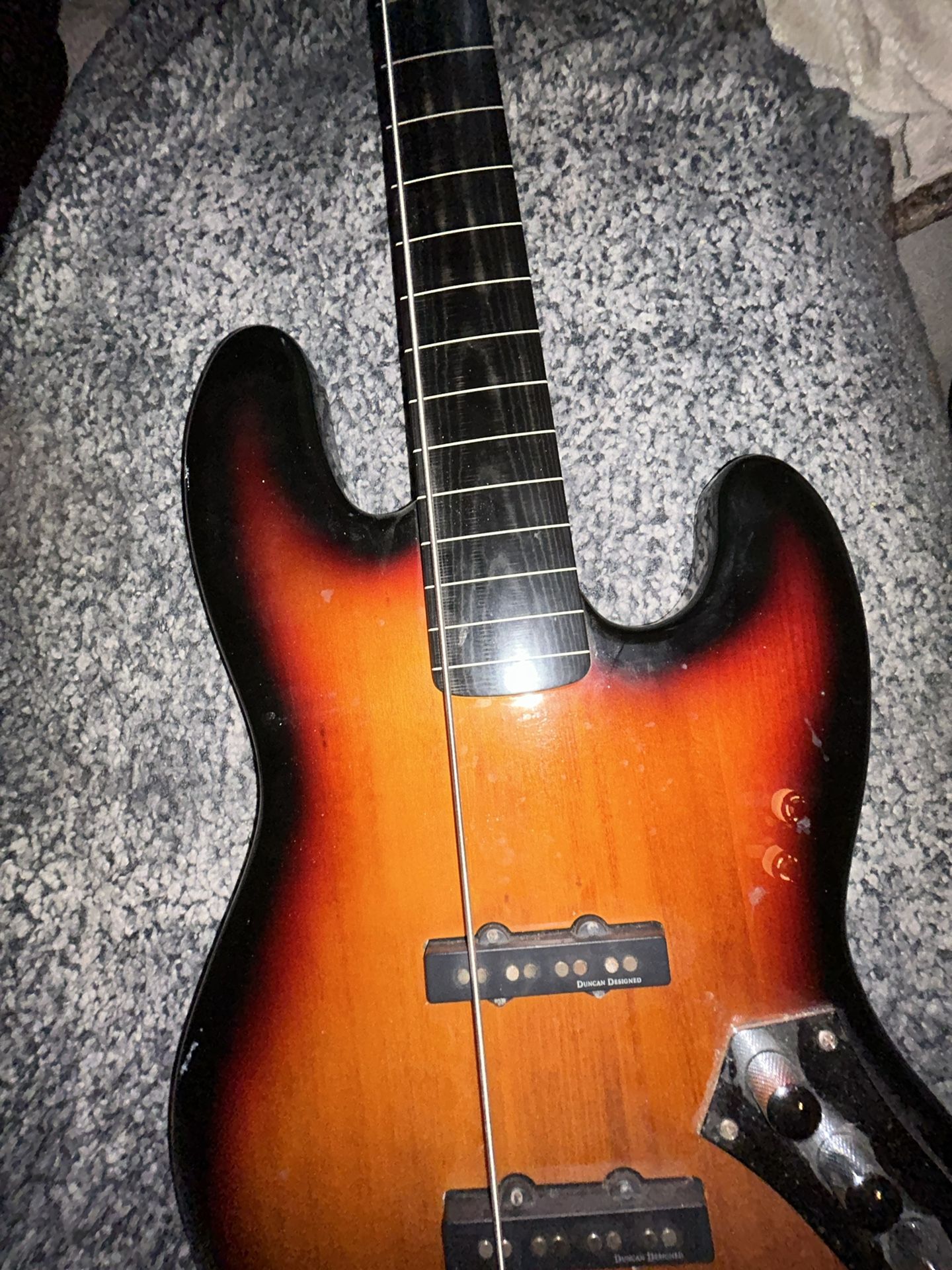 Squier Vintage Modified Fretless Jazz Bass Electric Bass Guitar 3 Tone Sunburst(price Negotiable)