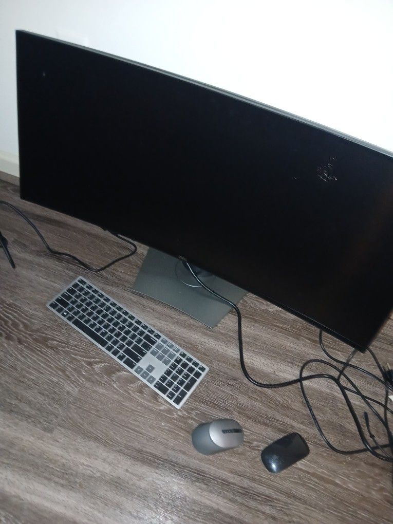 37" Dell Monitor Curved Screen