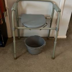 Drive Medical 11148-1 Bedside Commode 