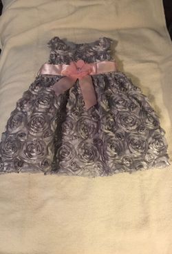 Toddlers 2T Beautiful Dress with Rosettes!
