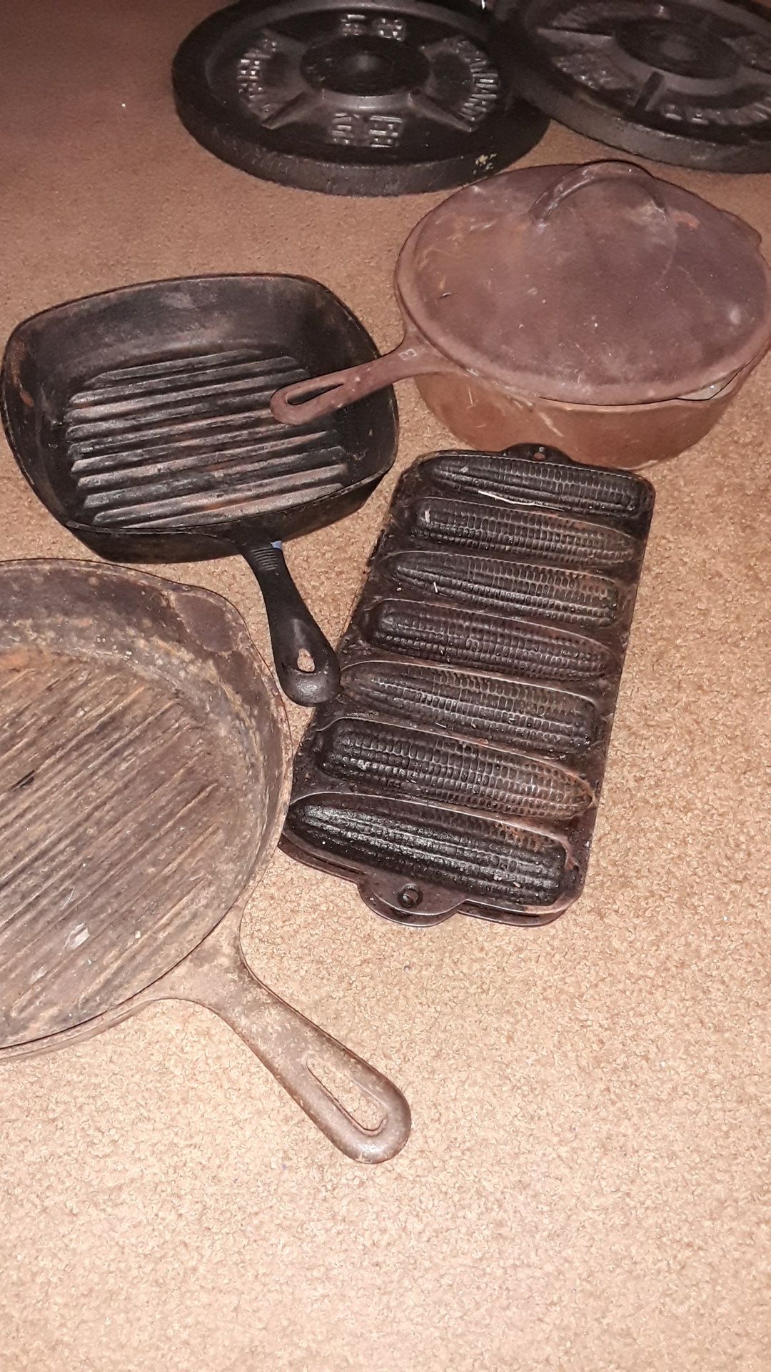 3 caste iron skillet/ 2 caste iron corn bread molds