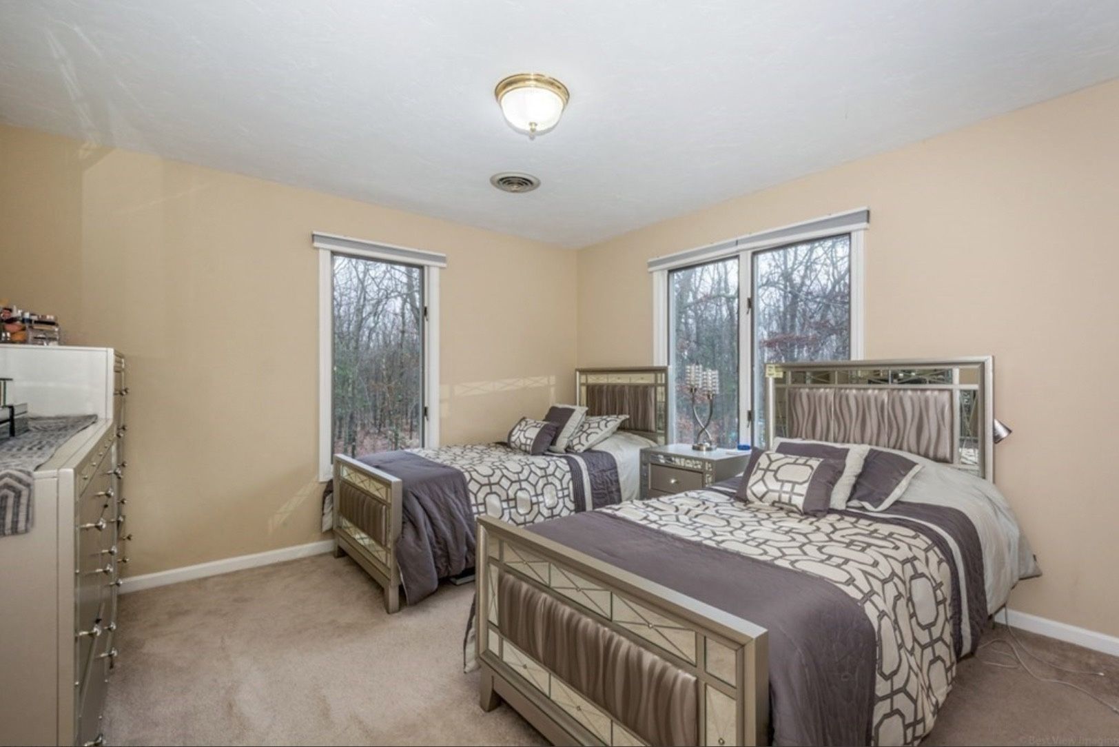 Twin Bed Room