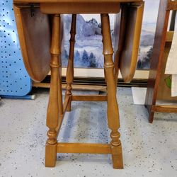 Mid Century (40's To 50's) Drop Leaf Table