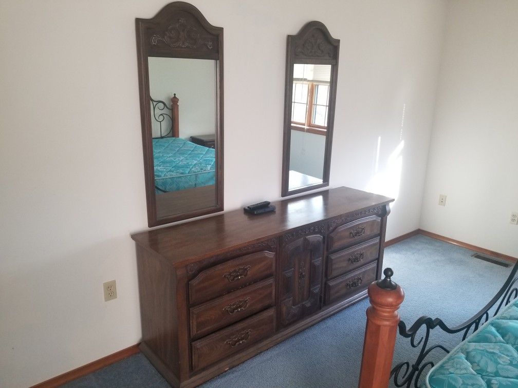 2 Dressers, 2 Mirrors