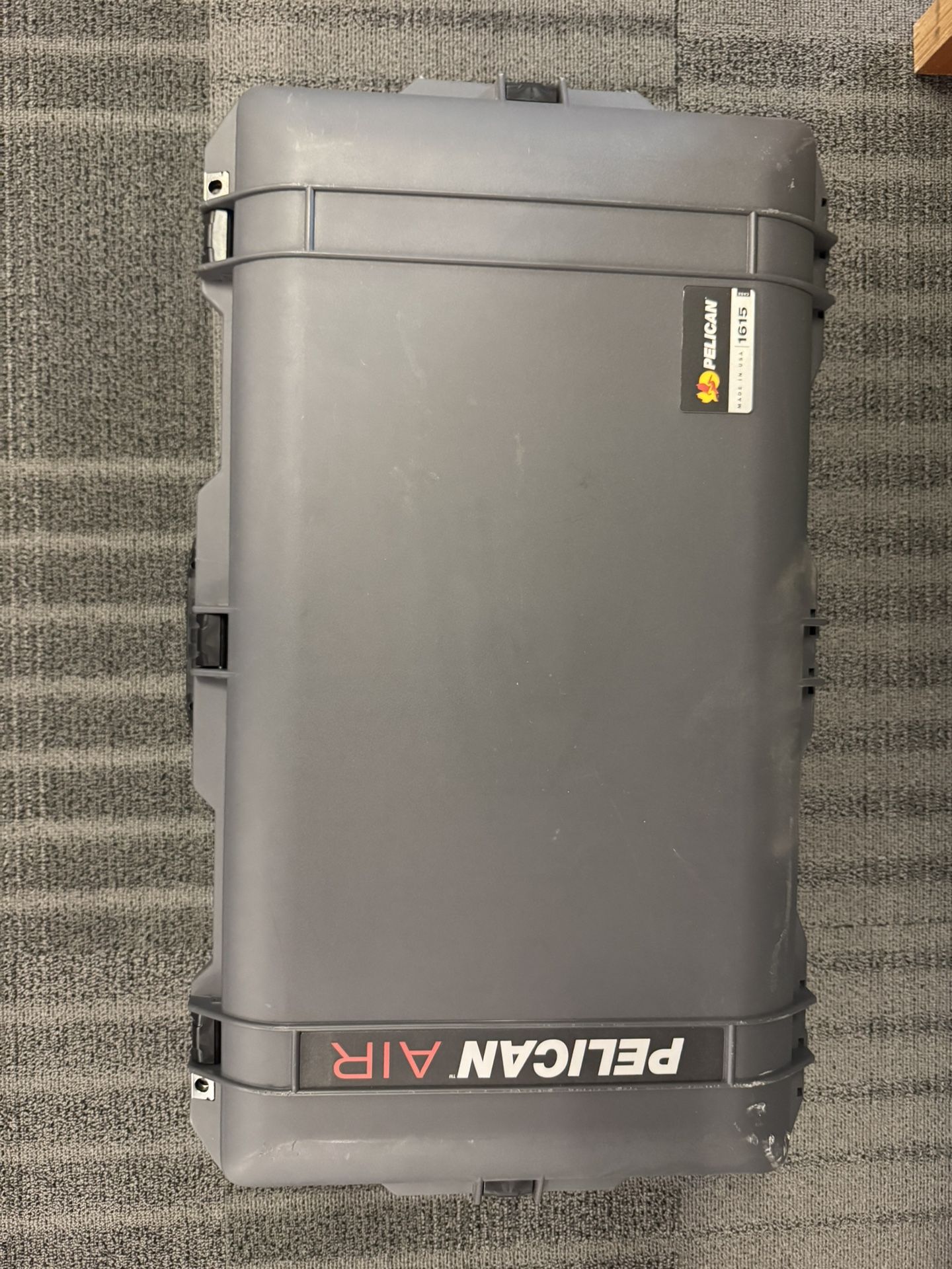 Pelican 1615 Dark grey W/ Black Handles And Latches