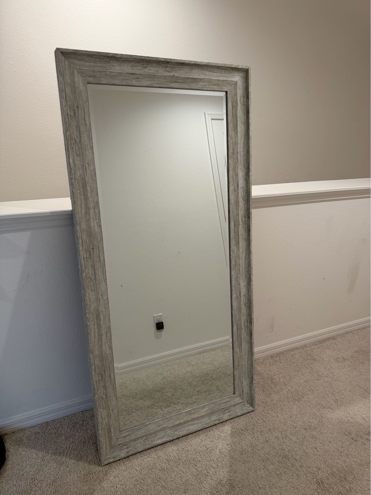 Standing mirror