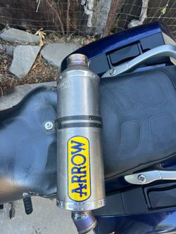 Arrow exhaust