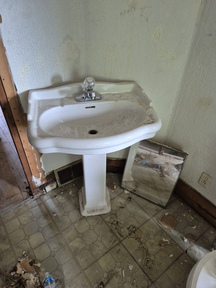 Pedestal Sink