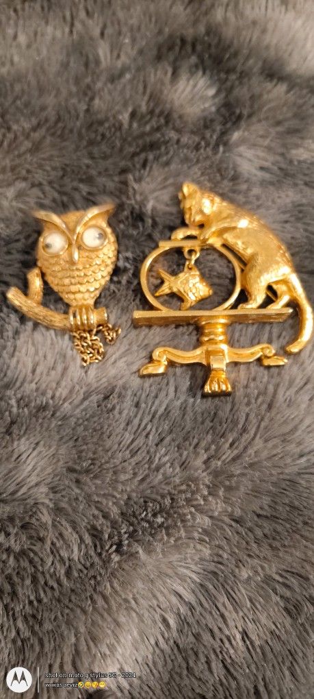 Two Vintage Avon 1975 Broach Pins