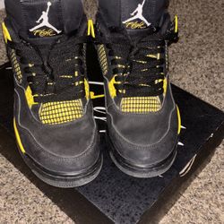 Jordan 4 Thunder 