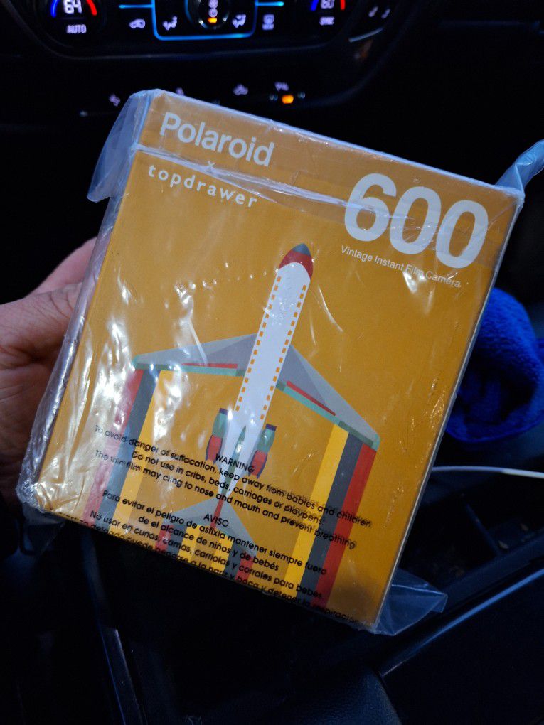 Polaroid SUPER COLOR 600 CAMERA