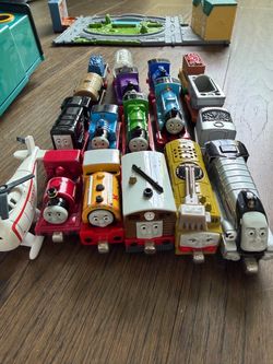 Thomas & Friends Magnetic Train Bundle, Organizer Box and track