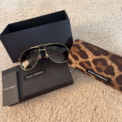 The Dolce & Gabbana DG 2116 sunglasses