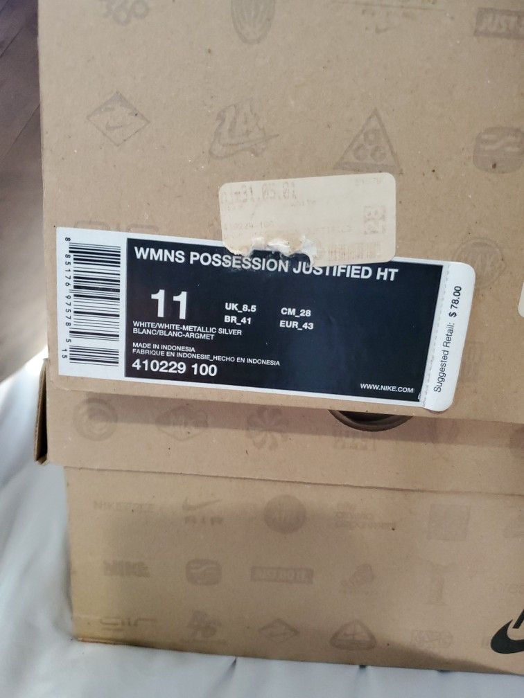 Nike Possession Justified HT