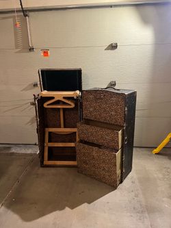 Early 1920s Hoffman Wardrobe Steamer Trunk with Original Hangers & Drawers