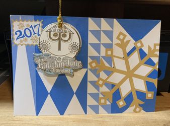 Disneyland 2017 Guided Tour Pin Small World