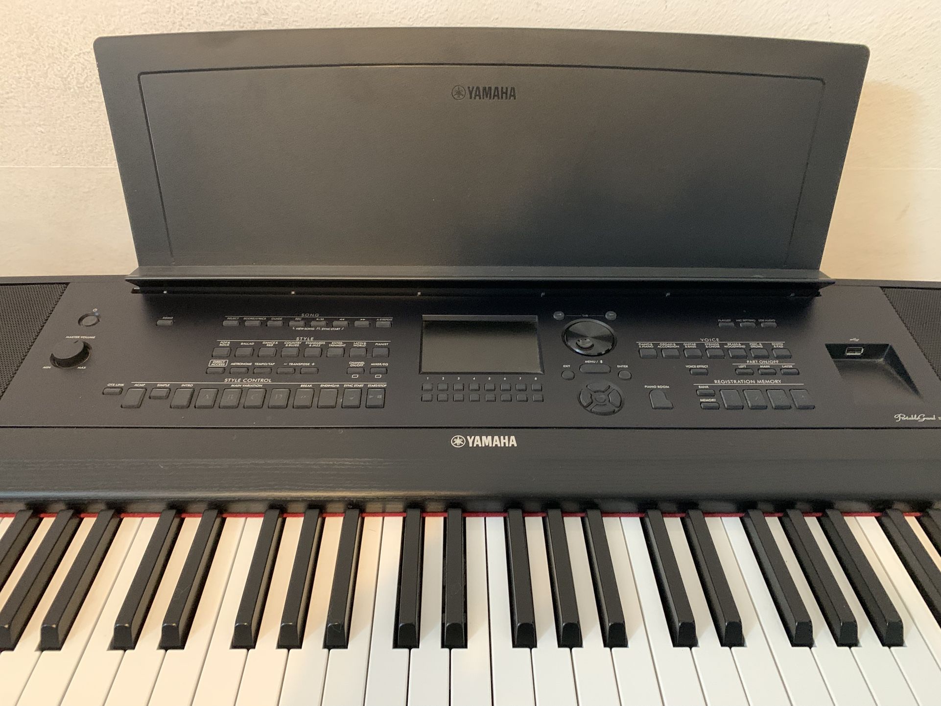 Yamaha DGX 670 piano 
