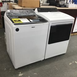 New Scratch And Dent Whirlpool Washer And Dryer Set. 1 year Warranty 