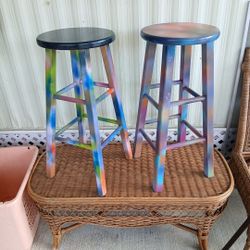 ONE OF A KIND HAND SPRAYED BY LEGENDARY ARTIST...TYE DYE FUNK FUSION STOOLS FOR ANY ROOM OR OCCASION.  SIGNED ON BOTTOM, PRICE IS BASICALLY FREE