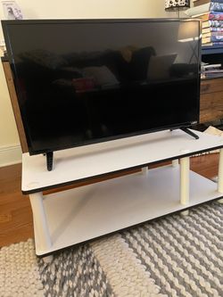 32” Smart TV and Stand bundle — Excellent condition