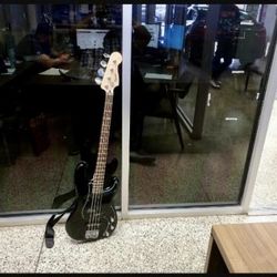 Squier Affinity PJ Bass w/ Fender Rumble 15G Amp