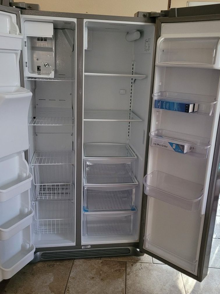Refrigerator. Counter Depth