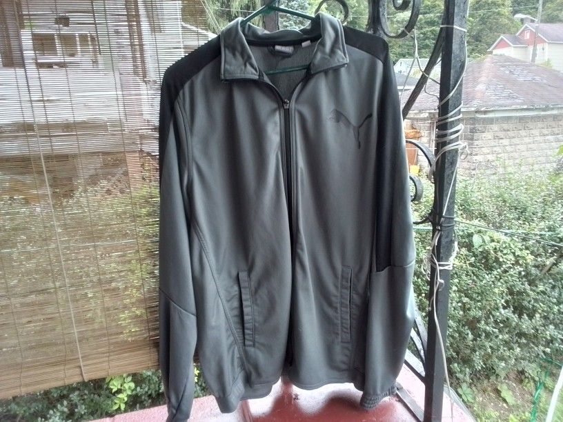 Puma Jacket. Size X-large.