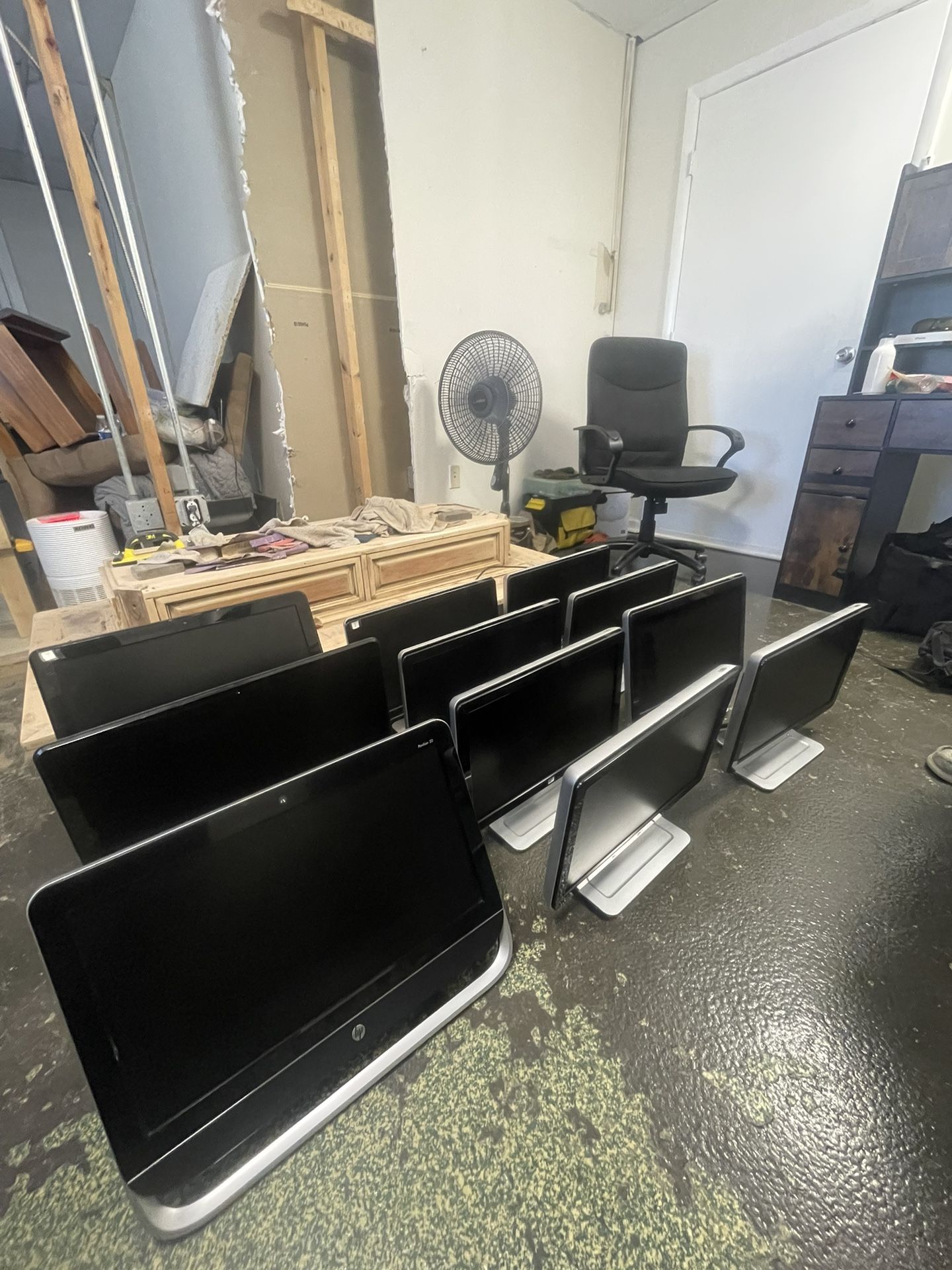 (HP w1858 Monitor) for Sale in Hampton, VA OfferUp