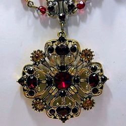 Avon VINTAGE RUBY & GOLD COLORED NECKLACR
