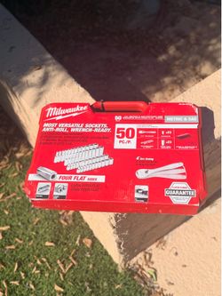Milwaukee 50-Piece 1/4” Drive SAE & Metric Socket Set