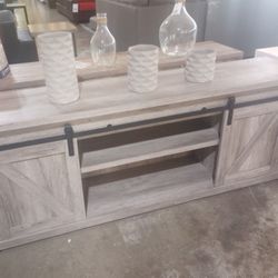 Rustic Oak Tv Stand ( Ask For Jose)