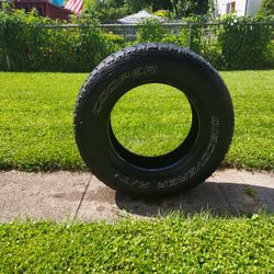 1 Cooper Discoverer A/T 3 235/70 R16M+S