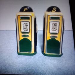 Collectible gas pump salt and pepper shakers