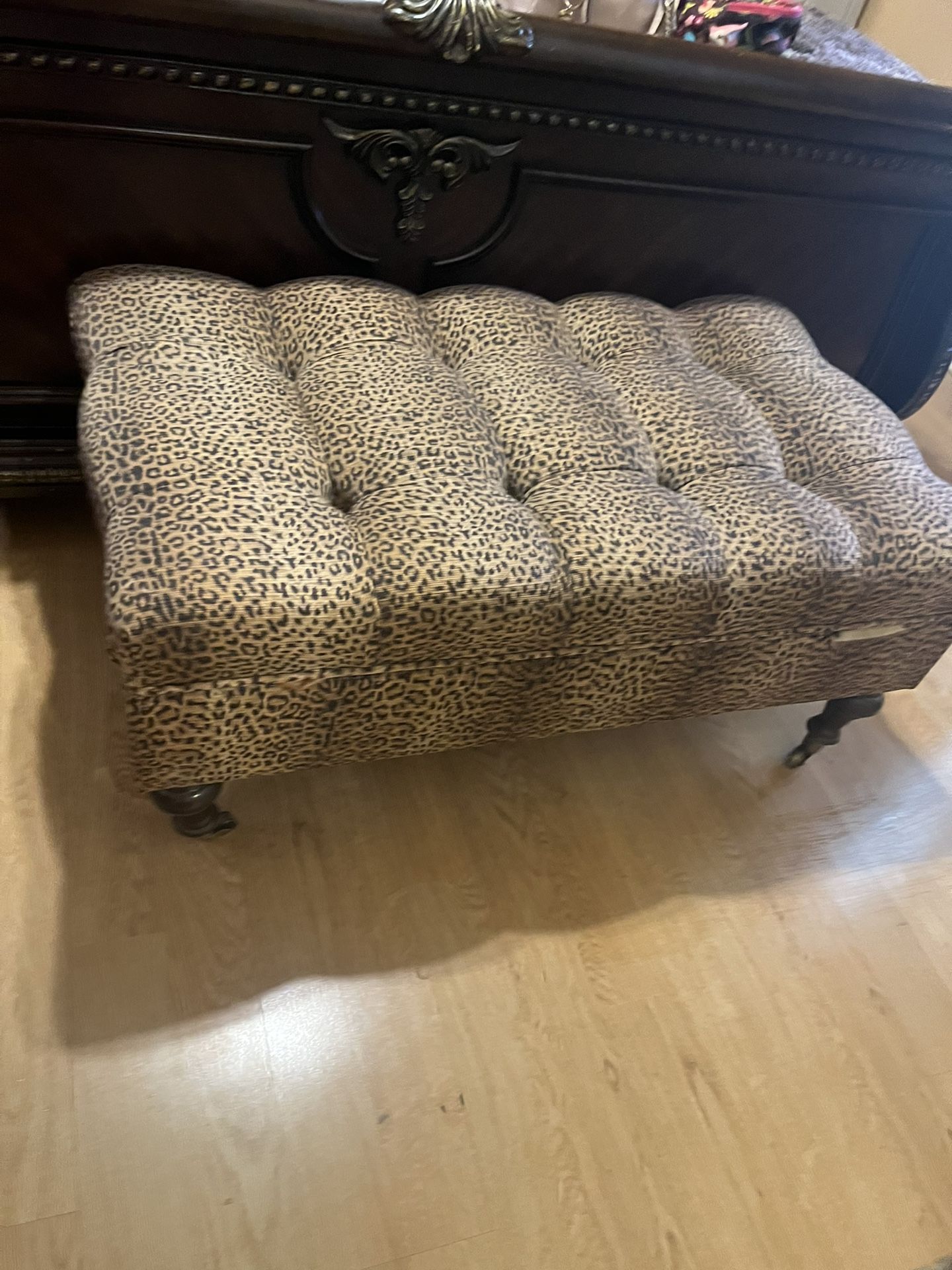 Sillón Storage De Leapardo antiguo 