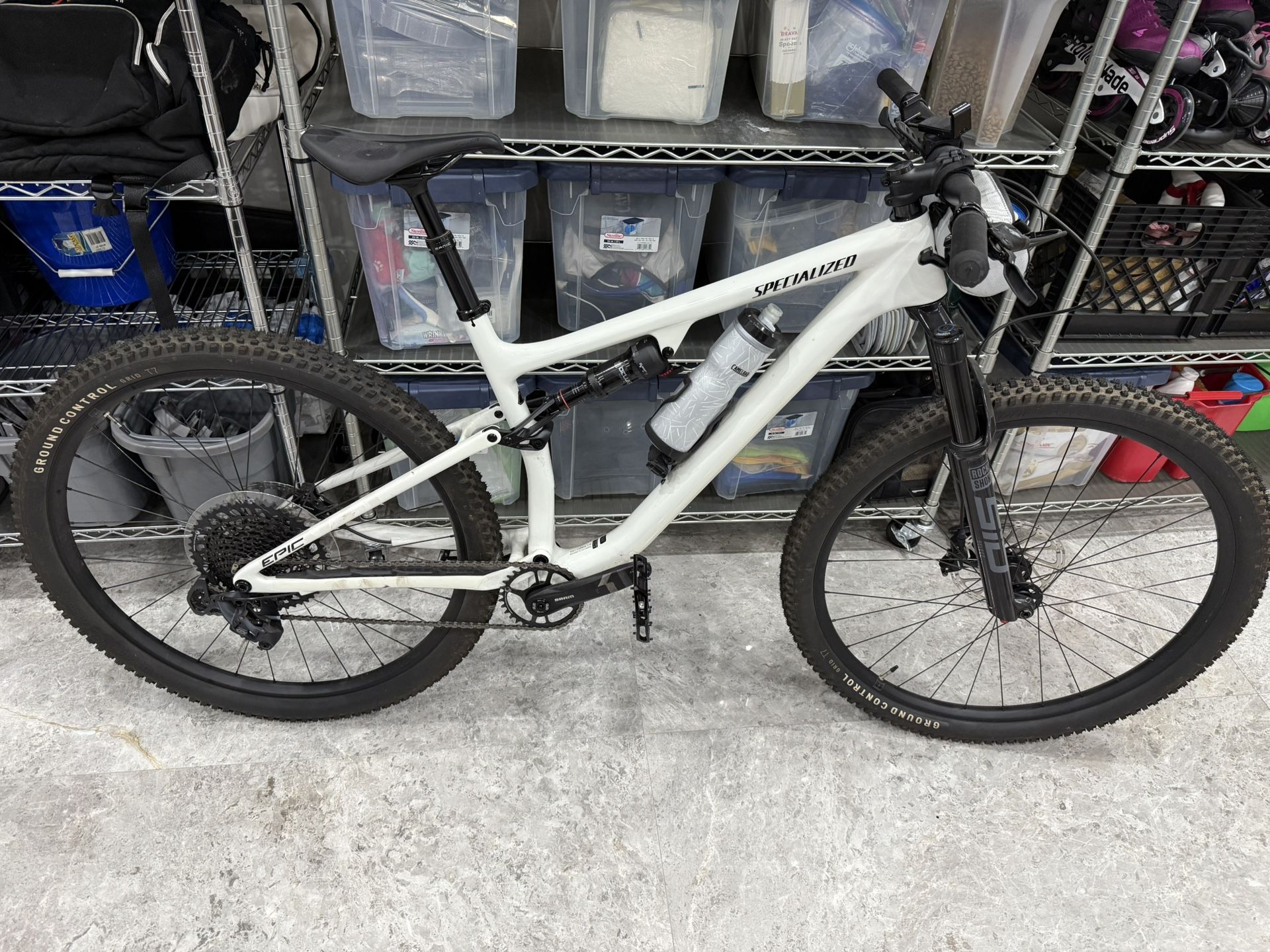 Specialized Epic Evo Comp Bike 2023.