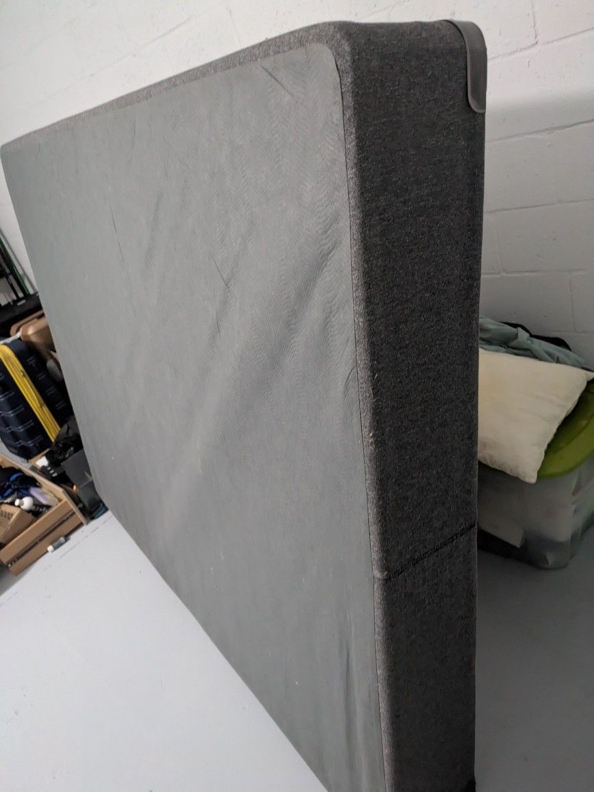 “Queen Size Box Spring – Like New, Great Condition, Amazing Price!”