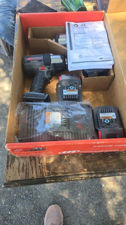Ingersoll Rand Cordless Impact set