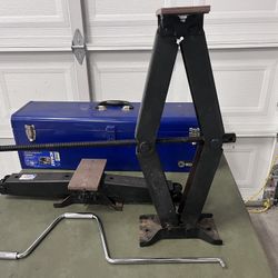 RV Stabilizing Jacks with Toolbox 