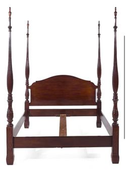 Henredon Georgian Carved Mahogany Queen Poster Bed
