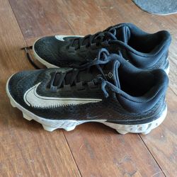Like new baseball cleats. Size 8