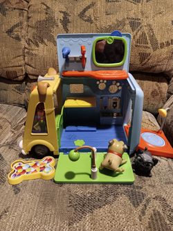 Puppy Dog Pals Awesome Care Van
