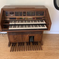 Lowrey Organ,  Works Great, Best Offer Accepted