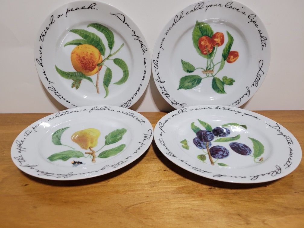 WILLIAMS SONOMA ORCHARD SUITE Set 4 Salad Dessert Plates PEACH CHERRY PEAR PLUM. Looks new see pics.