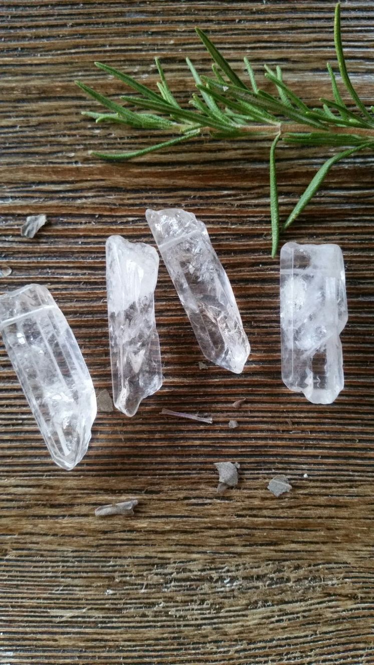 7 quartz point beads