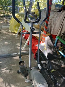 Maquinas para hacer ejercicios.