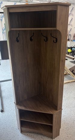 CORNER STORAGE SHELF/COAT HANGER