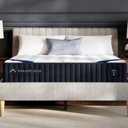 Mattress, Dream Cloud,, Queen